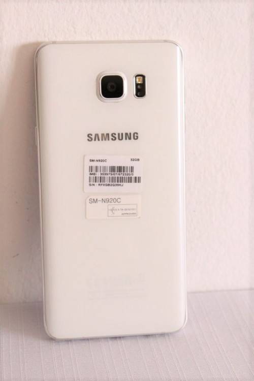 A white Samsung Galaxy Note 5 - in the original box with charger - great working condition!!