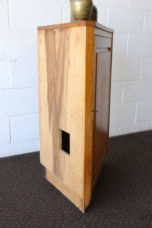 A lovely Oak single-door corner cabinet with shelves on the inside. Perfect for smaller spaces!!