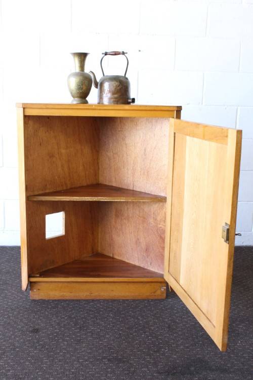 A lovely Oak single-door corner cabinet with shelves on the inside. Perfect for smaller spaces!!