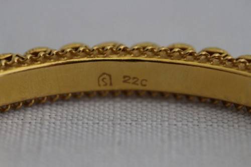 A magnificent solid 22ct gold ladies bangle w/ intricate detailing in awesome condition price/bangle