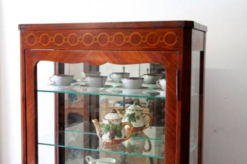 A superb vintage French Louis XV-style show case with beautiful marquetry inlay detailing
