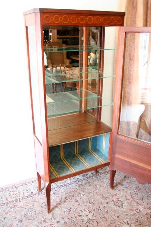 A superb vintage French Louis XV-style show case with beautiful marquetry inlay detailing