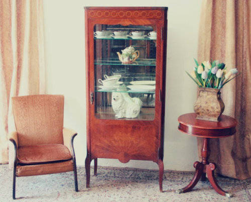 A superb vintage French Louis XV-style show case with beautiful marquetry inlay detailing