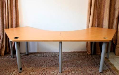 **RS17_Clearance** Modern styled versatile extra-large desk/ work station in great condition
