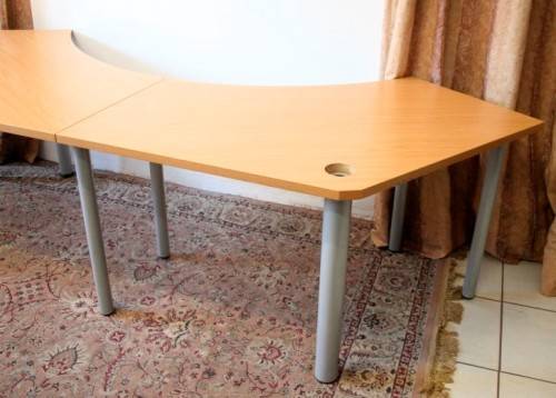 **RS17_Clearance** Modern styled versatile extra-large desk/ work station in great condition