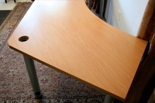**RS17_Clearance** Modern styled versatile extra-large desk/ work station in great condition