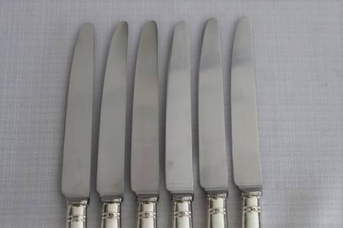 A stunning set of 6x British hallmarked sterling silver CJ Vande" dinner knives with steel blades