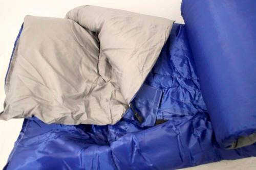 **RS17** An awesome "Camp master 200E" hollow fibre, temperature rating sleeping bag in a carry bag.