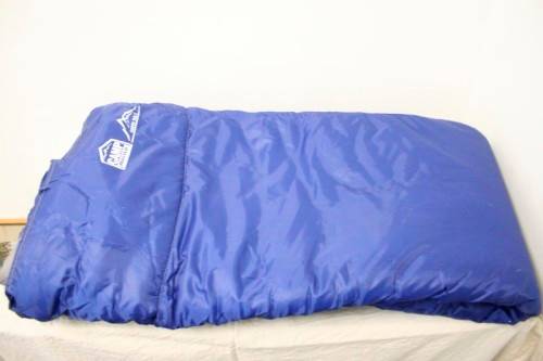 **RS17** An awesome "Camp master 200E" hollow fibre, temperature rating sleeping bag in a carry bag.