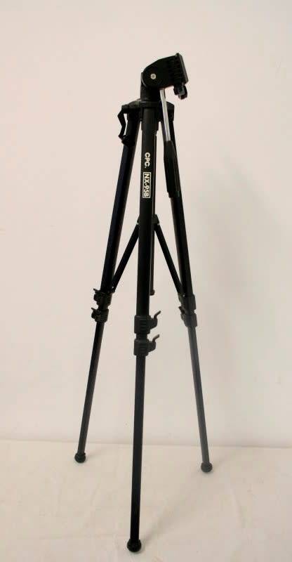 **RS17** A quality Celestron CPC NX95B aluminium tripod w/ height adjustable clips