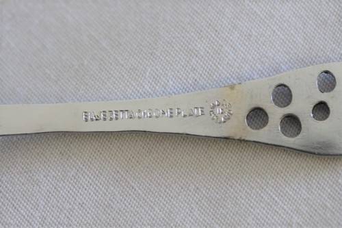 **RS17** A boxed set of Royal Dutch Silverworks "Elwezetta Line" chrome plated spoons & tea strainer