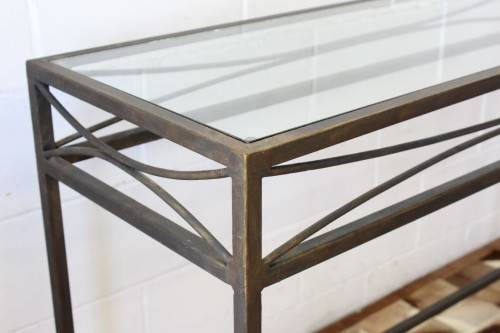 **RS17** A fantastic wrought iron console/ hallway table w/ a glass top and a modern stylish design
