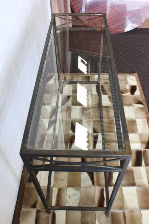 **RS17** A fantastic wrought iron console/ hallway table w/ a glass top and a modern stylish design