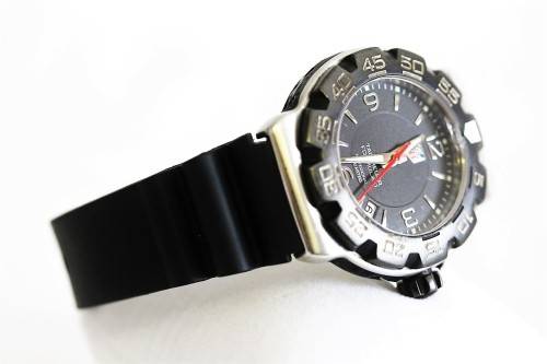 **RS17** A Tag Heuer Formula 1 professional watch w/ dramatic black dial and high quality strap!!