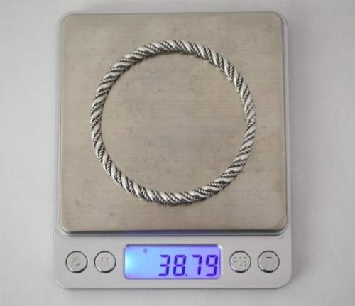 An incredible and beautifully made pure silver (999) ladies twirled bracelet in awesome condition