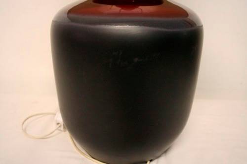 **RS17** A very pretty ceramic table lamp with a large shade in full working condition