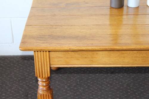 A lovely solid Oak center coffee table with turned legs and uncomplicated design - stunning!!
