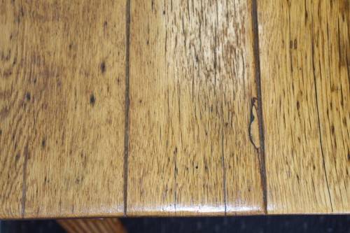 A lovely solid Oak center coffee table with turned legs and uncomplicated design - stunning!!