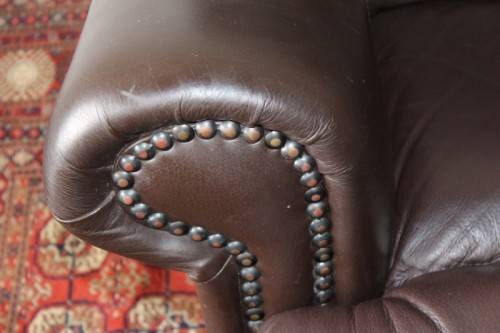 A stunning & very comfortable top-quality full-grain brown leather recliner chair in great condition