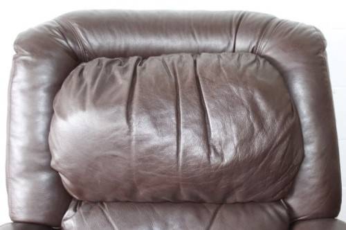 A stunning & very comfortable top-quality full-grain brown leather recliner chair in great condition