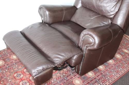 A stunning & very comfortable top-quality full-grain brown leather recliner chair in great condition