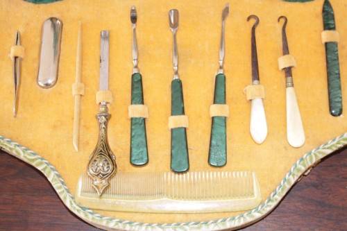 **RS17_Clearance** Antique boxed vanity & manicure set incl. shoe lace pullers & much more
