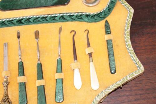 **RS17_Clearance** Antique boxed vanity & manicure set incl. shoe lace pullers & much more