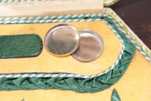 **RS17_Clearance** Antique boxed vanity & manicure set incl. shoe lace pullers & much more