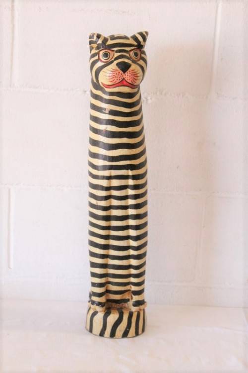 **RS17** A wonderful (tall) hand carved and hand painted ornamental display cat = too sweet!!!