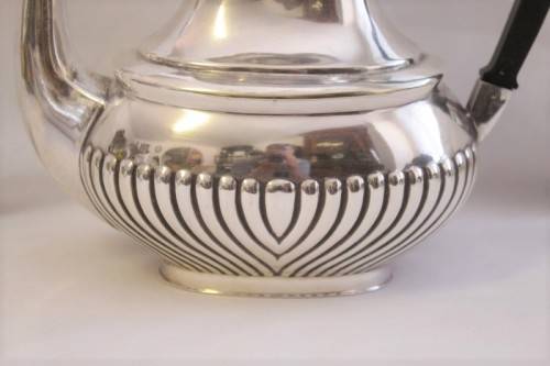 A beautiful antique silver plated tea set incl. 6-cup teapot and coffee pot, sugar bowl & creamer