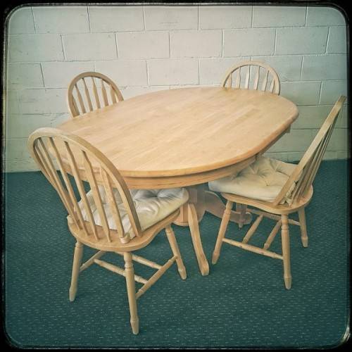 A stunning solid beech wood oval dining table with four gorgeous matching beech wood dining chairs