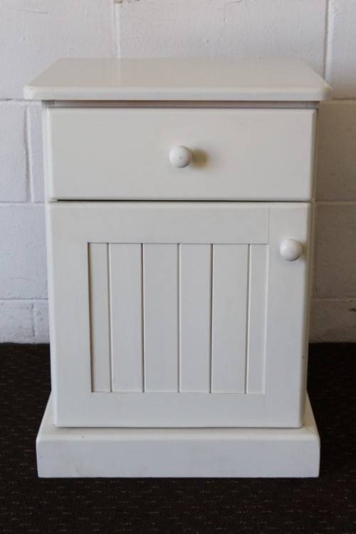 An awesome pair of white Duco bedside pedestals with a single drawer on runners & a cupboard