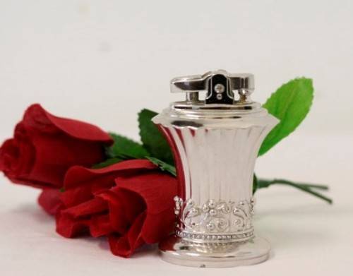 A spectacular vintage (1947) silver plate "Ronson New Port Table Lighter" made in England.
