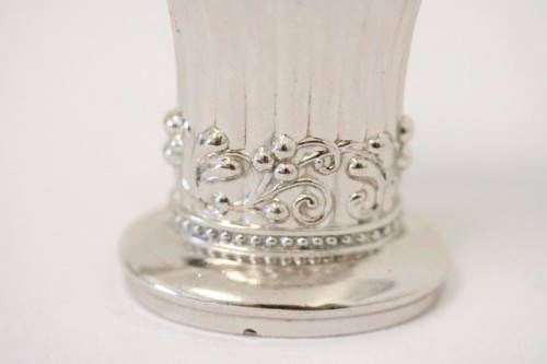 A spectacular vintage (1947) silver plate "Ronson New Port Table Lighter" made in England.