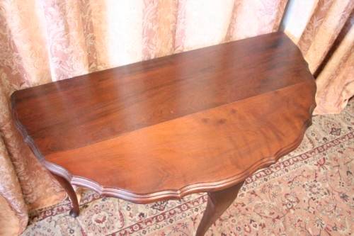 **RS17** A Queen Anne styled Imbuia half moon display/occasional table. Gorgeous in an entrance!!