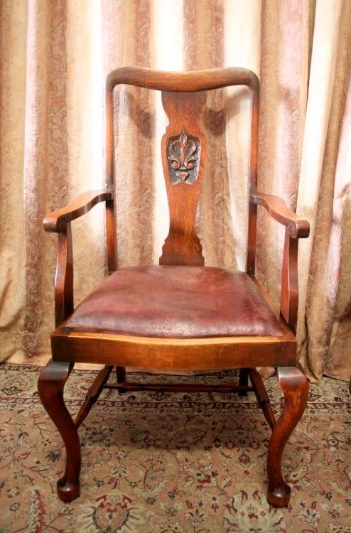 Two beautiful carved back vintage solid Oak armchairs/ carvers w leather seats - stunning!