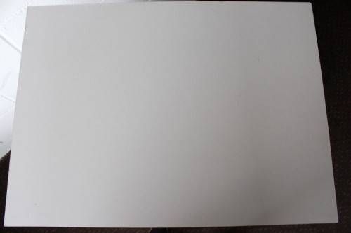 A lovely white veneer 5-drawer chest of drawers in good condition - perfect for extra packing space