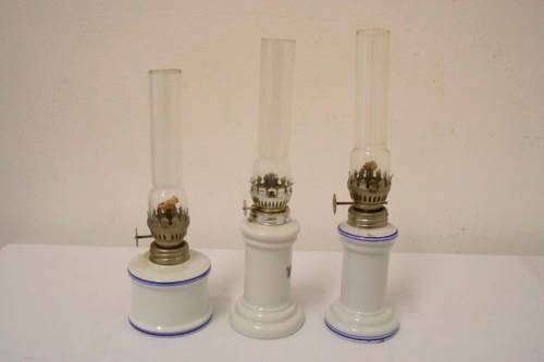 **RS17** 3x blue & white porcelain Kerosene hurricane lamps in good condition - PRICE FOR THE SET