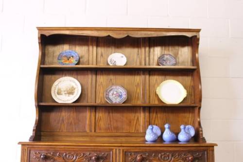 A stunning tall solid oak Welsh Dresser with a double-door cupboard & two good size cutlery drawers