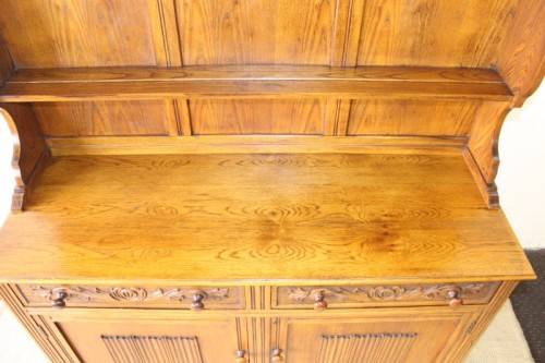 A stunning tall solid oak Welsh Dresser with a double-door cupboard & two good size cutlery drawers