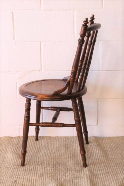 **RS17** A stunning antique spindle-back occasional chair w/ a round seat turned legs & supports
