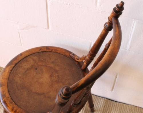 **RS17** A stunning antique spindle-back occasional chair w/ a round seat turned legs & supports