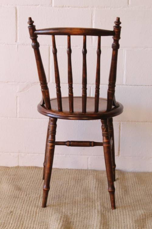 **RS17** A stunning antique spindle-back occasional chair w/ a round seat turned legs & supports
