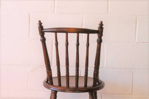 **RS17** A stunning antique spindle-back occasional chair w/ a round seat turned legs & supports