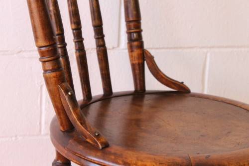 **RS17** A stunning antique spindle-back occasional chair w/ a round seat turned legs & supports
