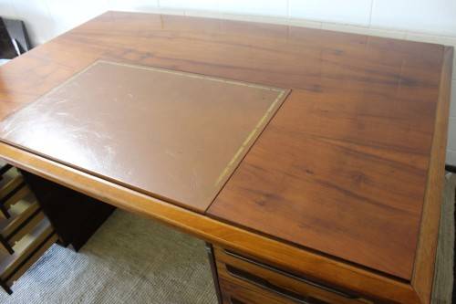 **RS17** A vintage large Yew wood executives office desk with a leather inlay top and ample space!!