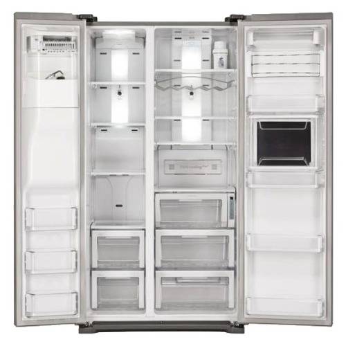 **RS17** A stainless steel Samsung (Model RSG5Furs) 760 litre side-by-side fridge-freezer