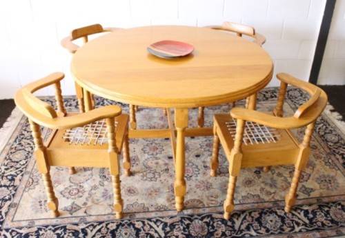 **RS17** A beautifully made solid light oak round dining table w/ incredible riempie captains chairs