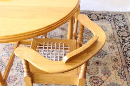 **RS17** A beautifully made solid light oak round dining table w/ incredible riempie captains chairs