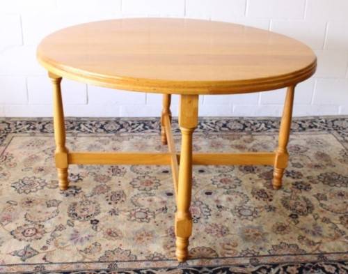 **RS17** A beautifully made solid light oak round dining table w/ incredible riempie captains chairs